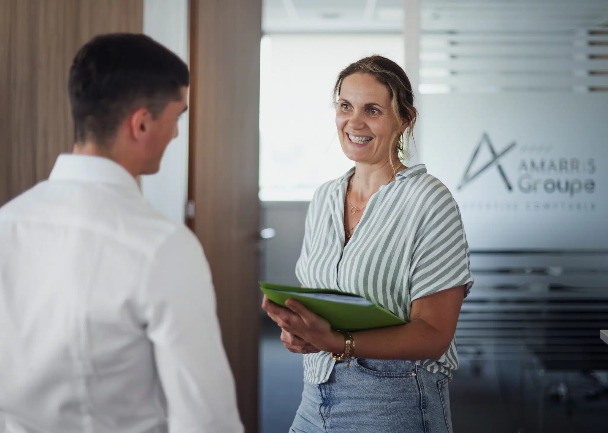 Théo et Marlène, collaborateurs comptables de chez Amarris Expertise Comptable Nantes Saint-Herblain, vous accompagnent dans vos projets